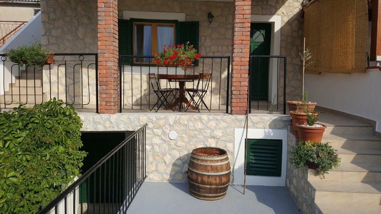 Apartment Cernesa Ražanac 외부 사진